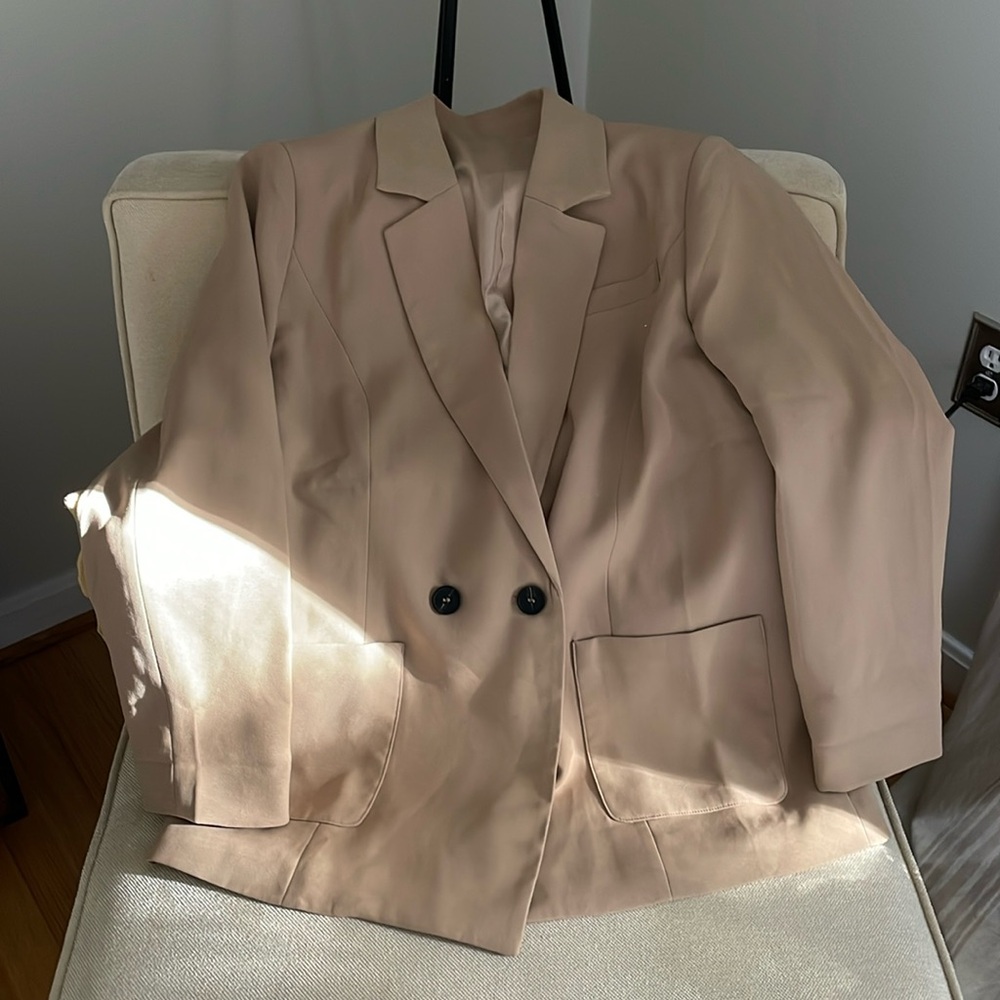 NWT Women’s Oversized Blazer Size Small Camel Color